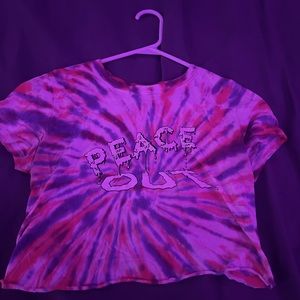 Cropped graphic tee 🤍